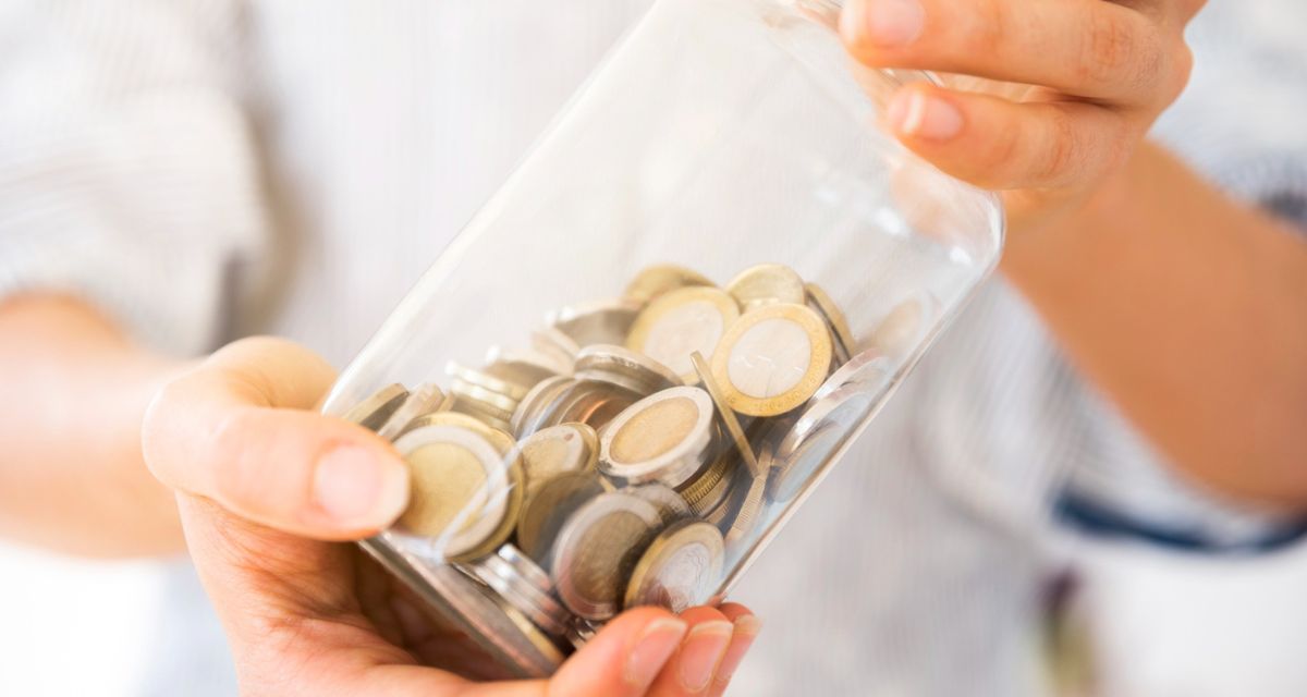 jak oszczędzać pieniądze Freepik jak oszczędzać pieniądze