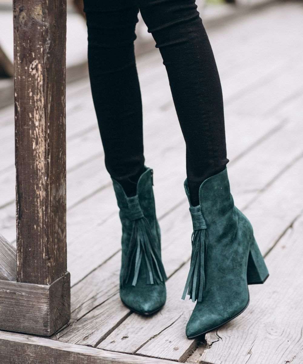 modne botki na jesień z zamszu Freepik modne botki na jesień z zamszu