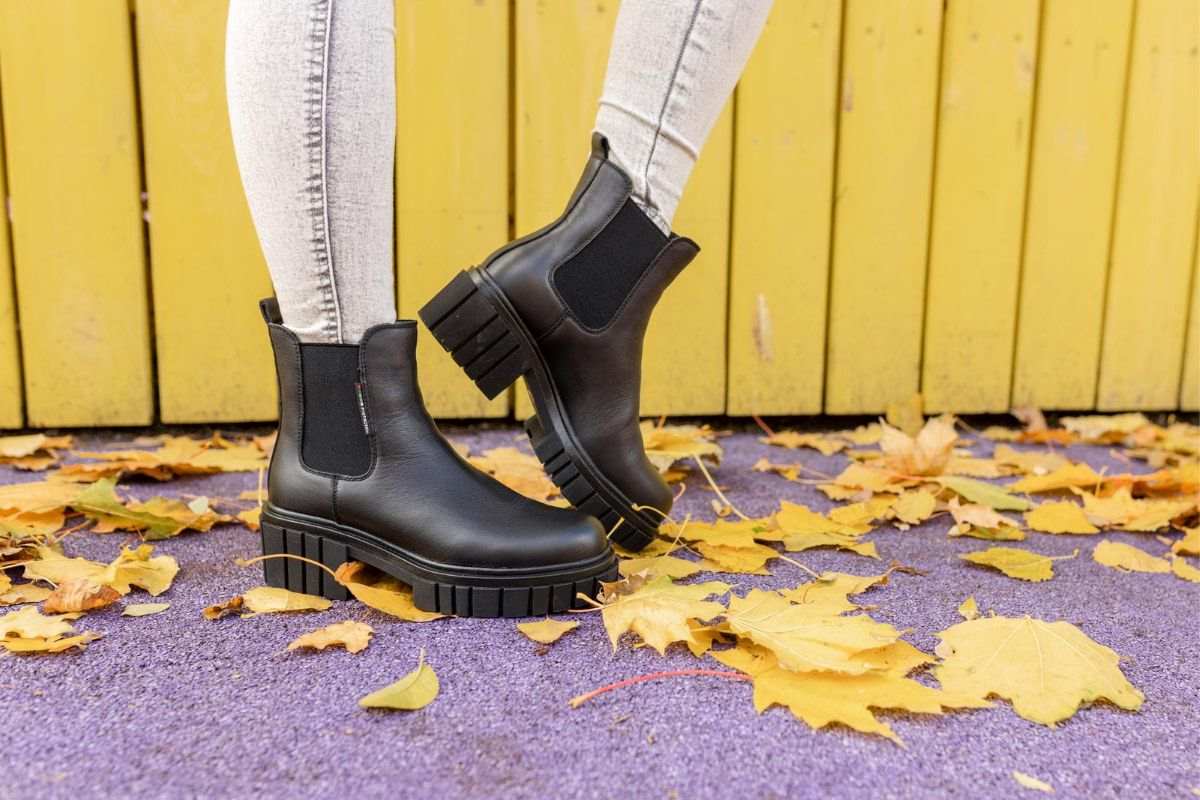 botki na masywnej podeszwie Freepik botki na masywnej podeszwie