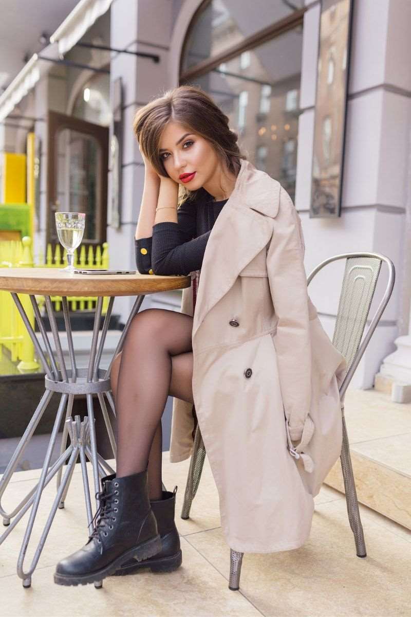 sznurowane modne botki na jesień Freepik sznurowane modne botki na jesień