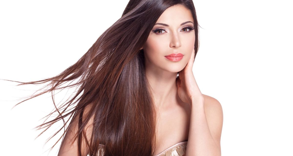 kobieta w brązowych włosach Freepik kobieta w brązowych włosach